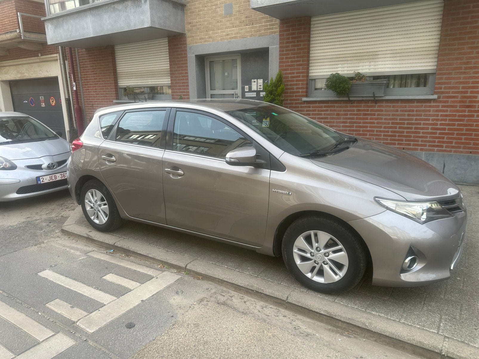 Toyota Auris hybride 161dkm 0485905657, Auto's, Euro 5, Stof, 4 cilinders, Beige