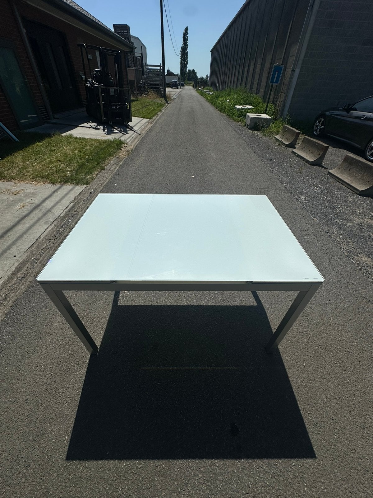 Glazen eettafel, Ophalen, In hoogte verstelbaar, Gebruikt
