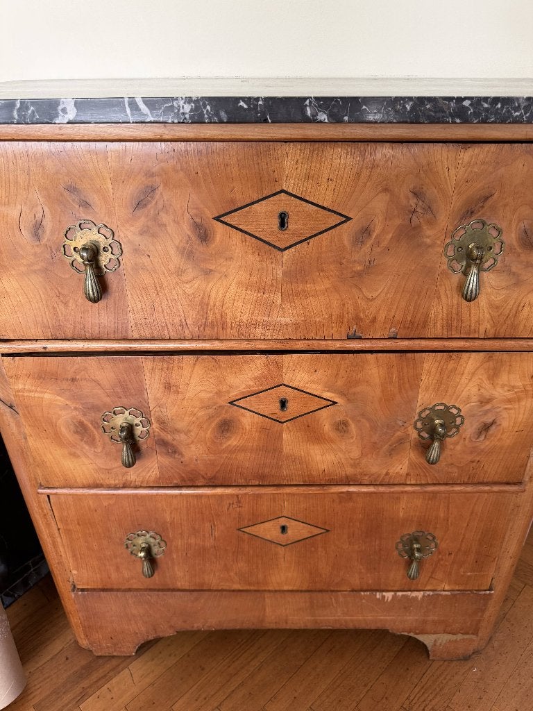 Biedermeier dressoir in fruithout en zwart marmer, Ophalen, Overige materialen, Gebruikt, 50 tot 100 cm