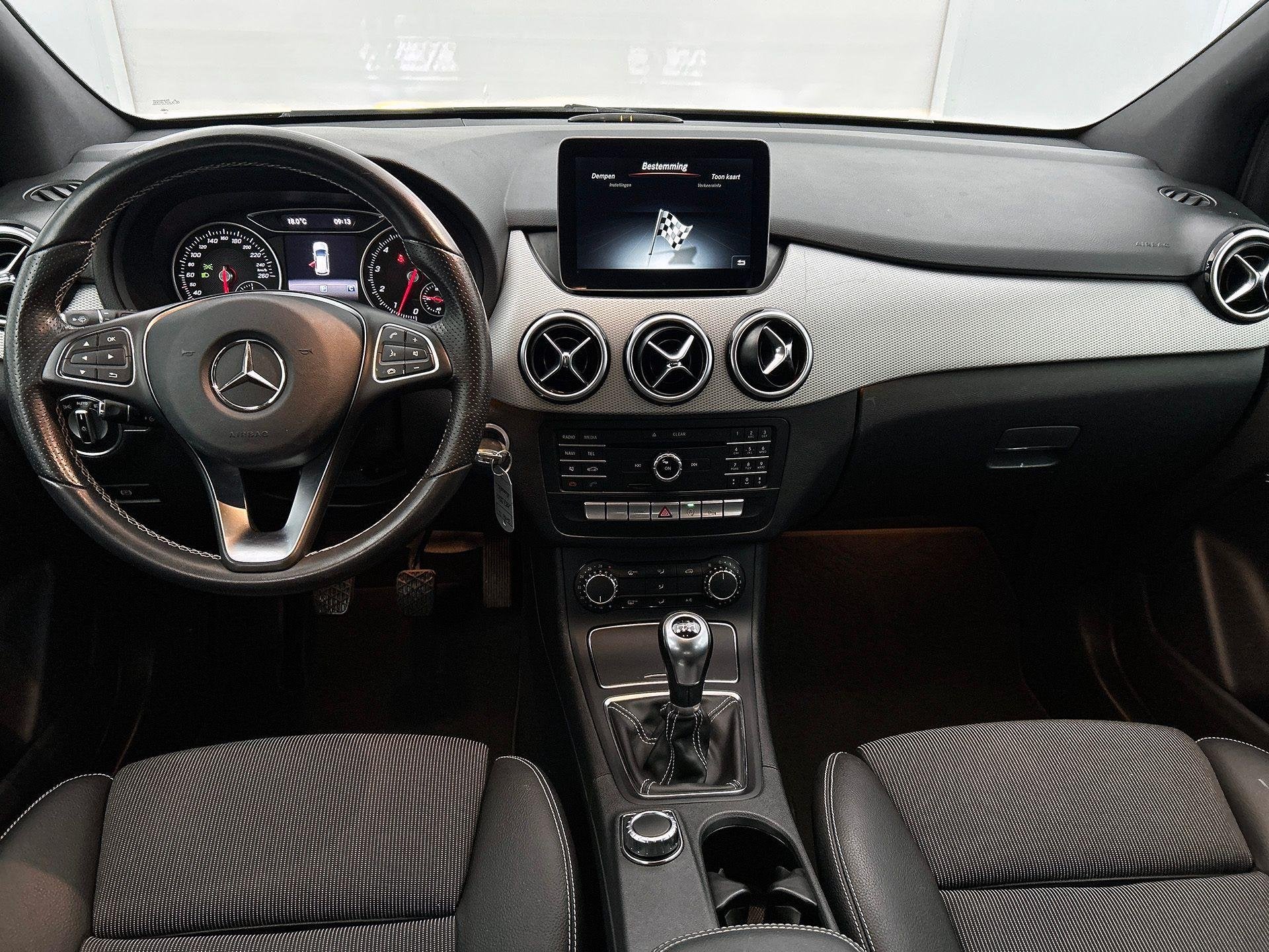 Mercedes-Benz B-Klasse 180 Urban Line | Achteruitrijcamera |, Autos, Achat, Euro 6, Entreprise, Boîte manuelle