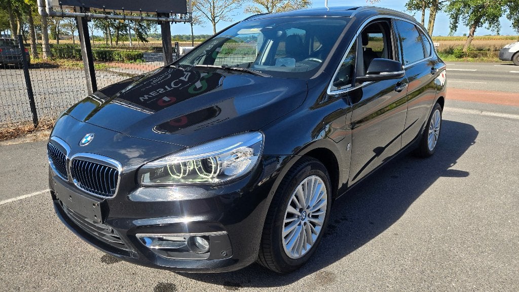 BMW 225 xeA LUXURY LINE LEDER/PANO/HEAD-UP, Automaat, Monovolume, Zwart, Zwart