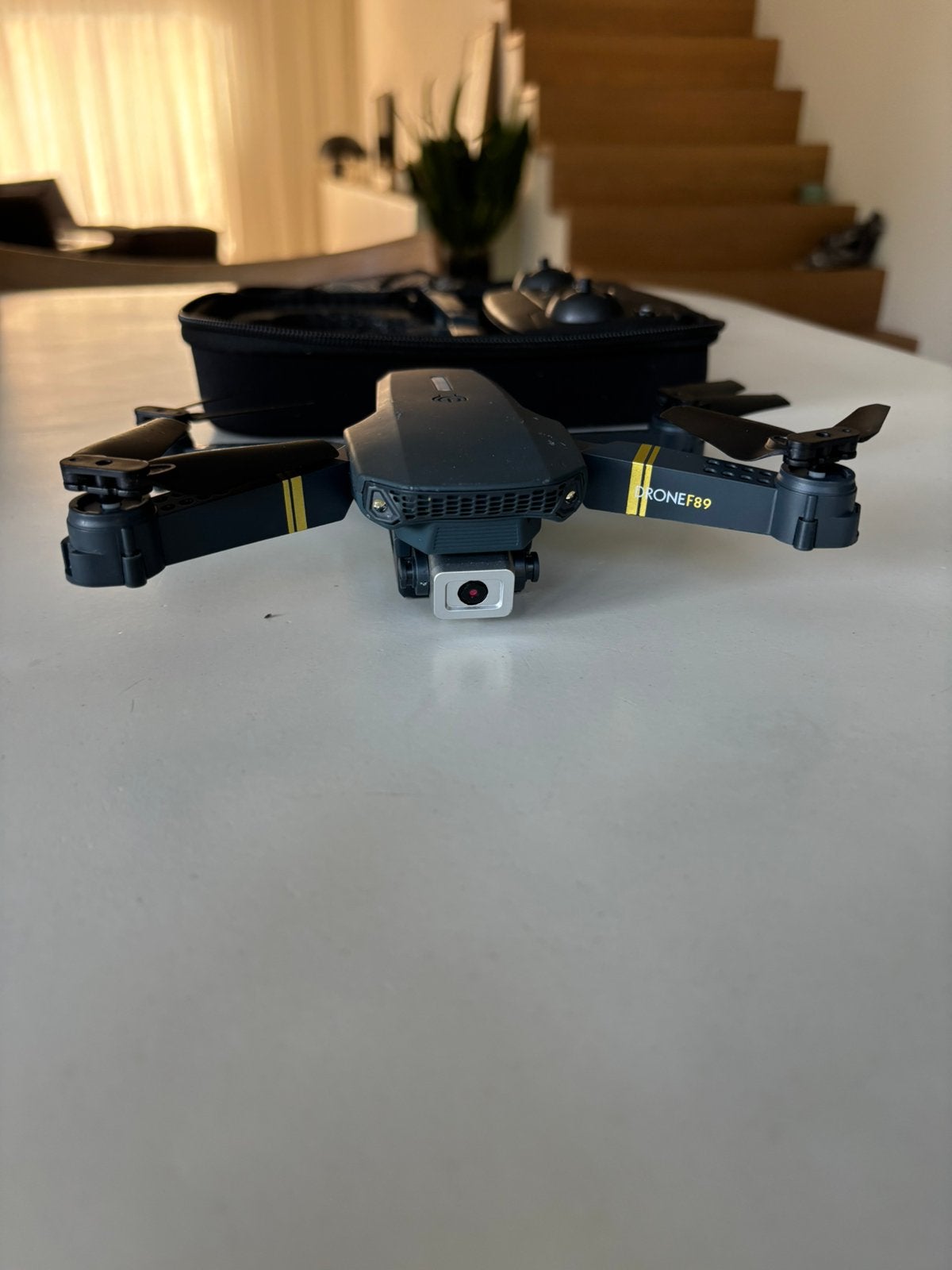 Drone f89, Games en Spelcomputers, Spelcomputers | Nintendo Switch, Ophalen of Verzenden, Gebruikt, Met 1 controller, Met games