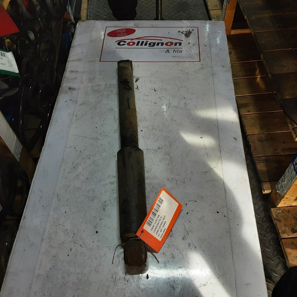 SCHOKBREKER LINKS ACHTER Mercedes-Benz Vito (638.0), Gebruikt, Mercedes-Benz, Mevr. I. Hauben, Rue de l'Espoir 34 34
4030  GRIVEGNÉE, BE