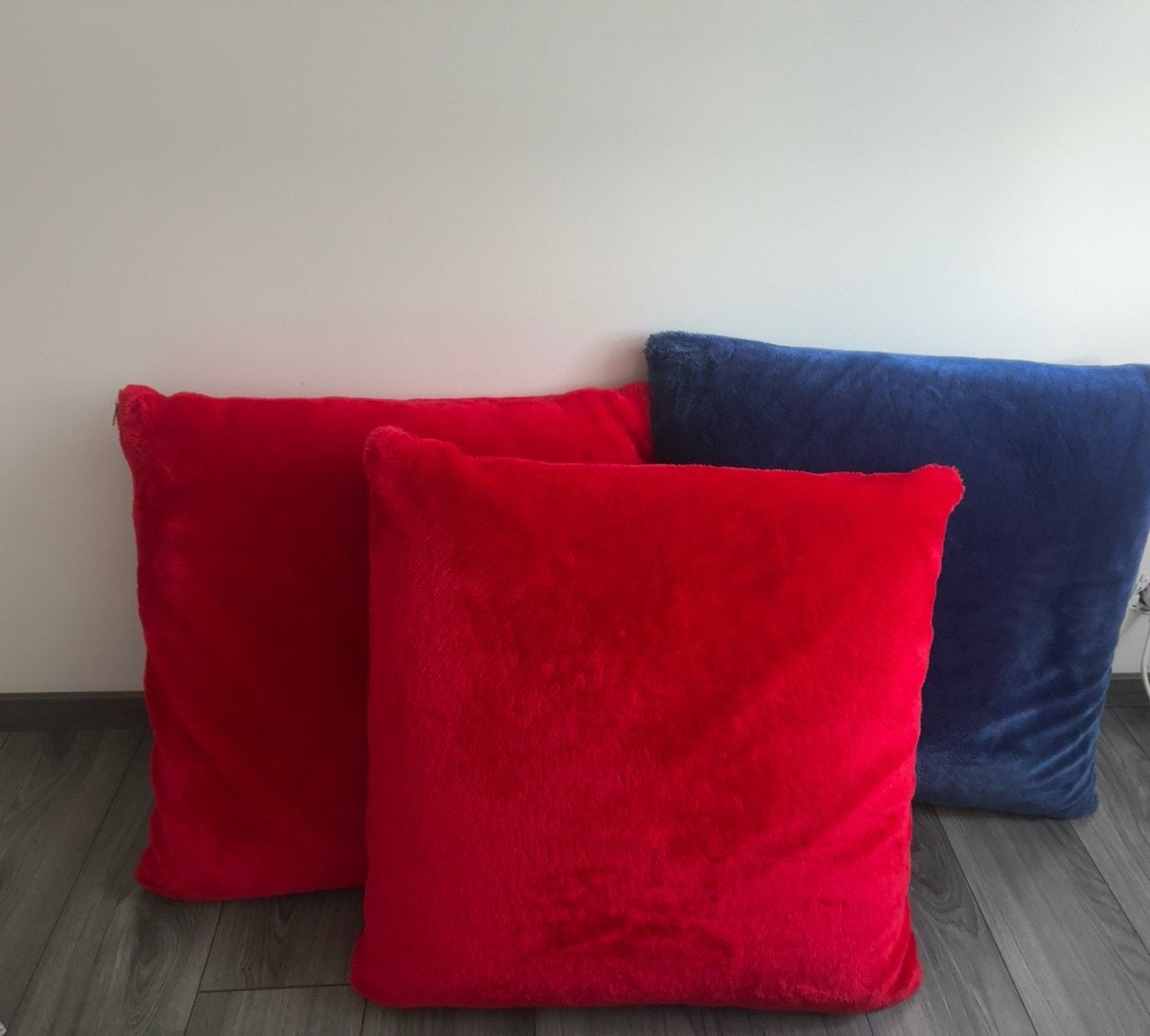 3 sierkussens – 2 rode en 1, Huis en Inrichting, Woonaccessoires | Kussens, Ophalen, Zo goed als nieuw, IKEA