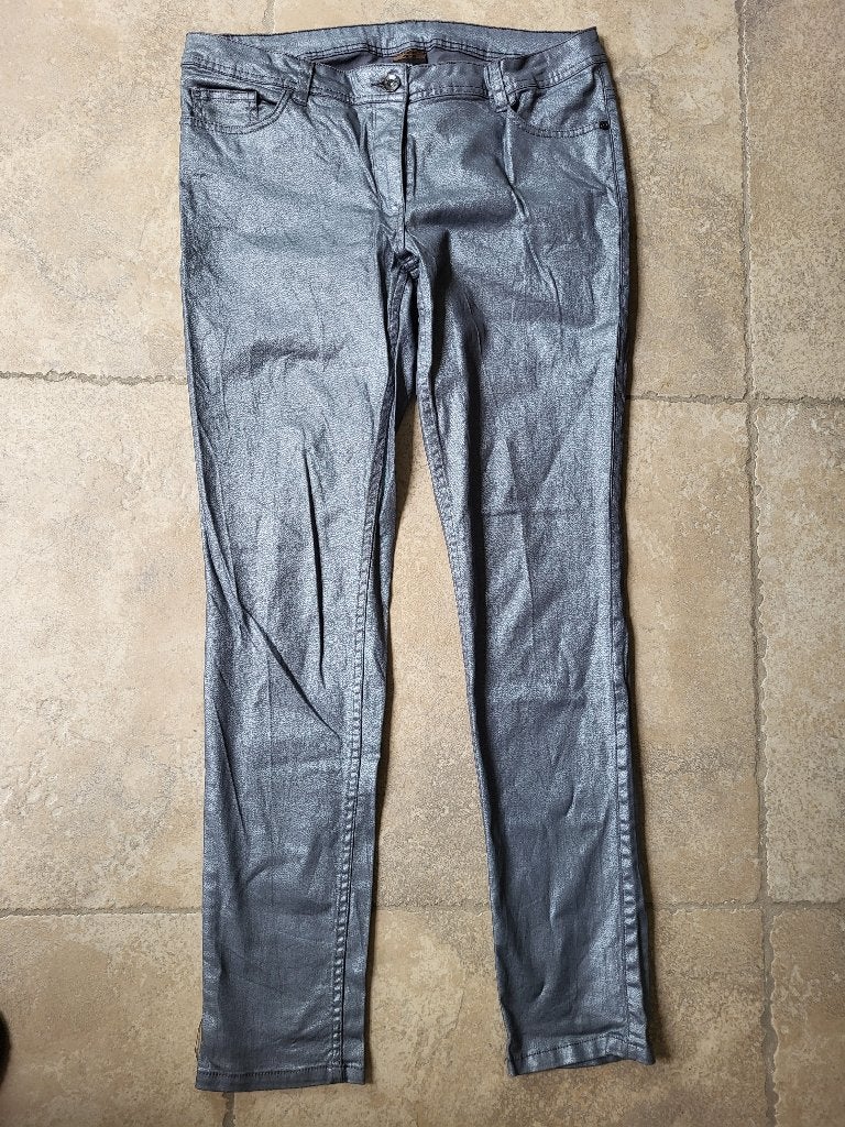 Mooie zilver kleurige broek mt 42, Kleding | Dames, Lola & Liza, Maat 42/44 (L), Ophalen of Verzenden, Zo goed als nieuw