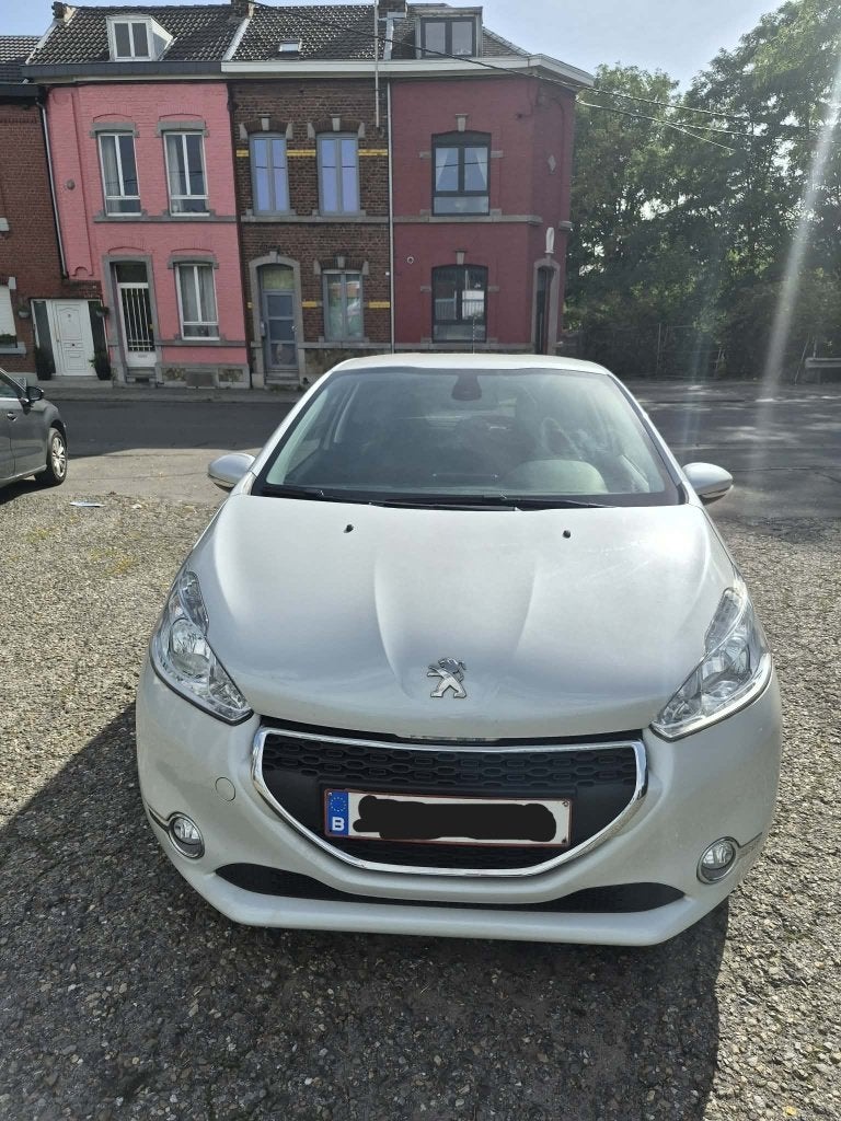 Peugeot 208 de 2014, Euro 5, Achat, Boîte manuelle, Noir