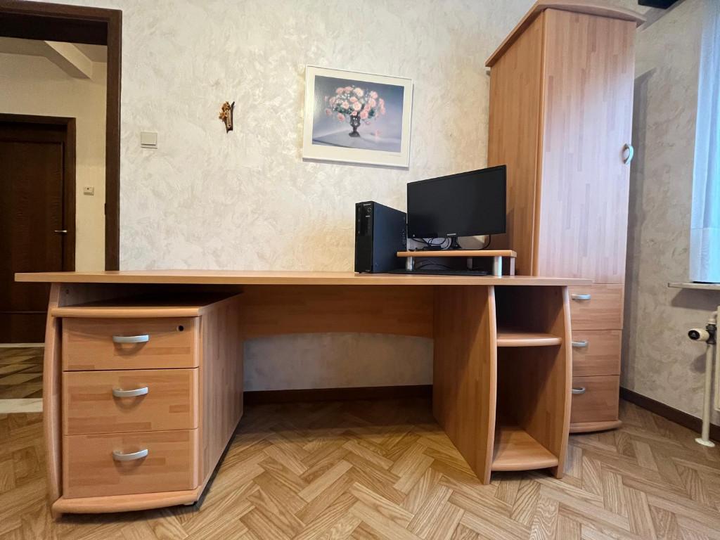 degelijk bureel met boekenkast, Huis en Inrichting, Bureaus, Ophalen, Met lades, 180 cm, Zo goed als nieuw