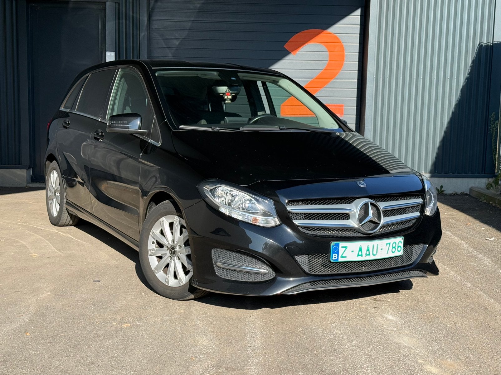 MERCEDES B180D-Volledig logboek-Mooie opties-Euro6b, Dealer onderhouden, 4 cilinders, Zwart, 5 deurs