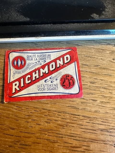 étiquette boîte allumettes Richmond excellente cigarette, Collections, Boîtes ou marques d'allumettes, Enlèvement ou Envoi, Richmond