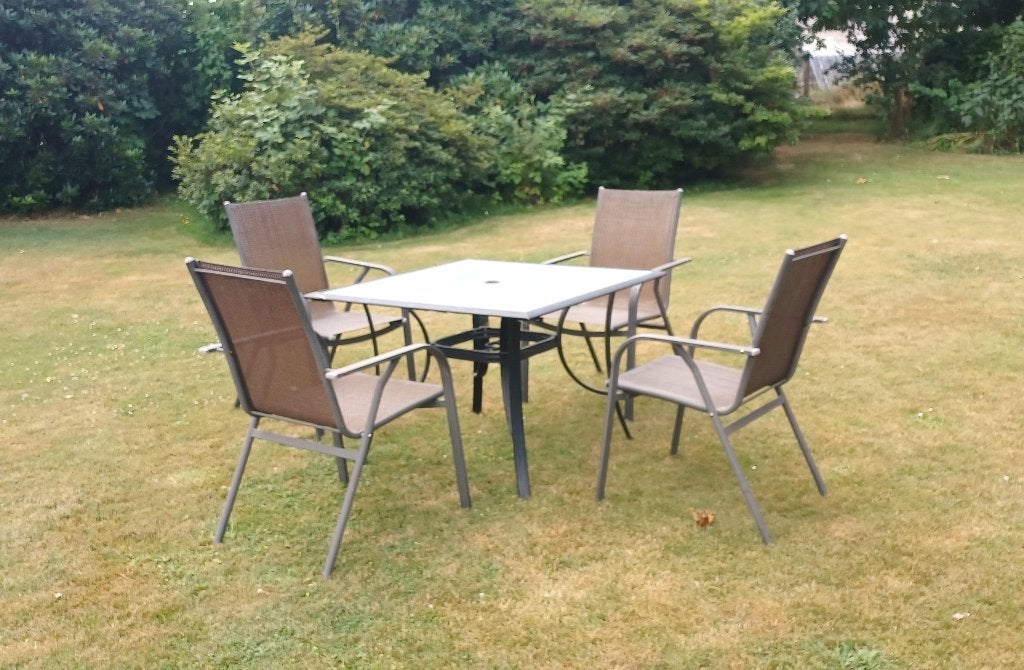 Tuintafel 100 x 100 cm met glazen blad + 4 alu stoelen, Ophalen, 4 zitplaatsen, Gebruikt, Aluminium
