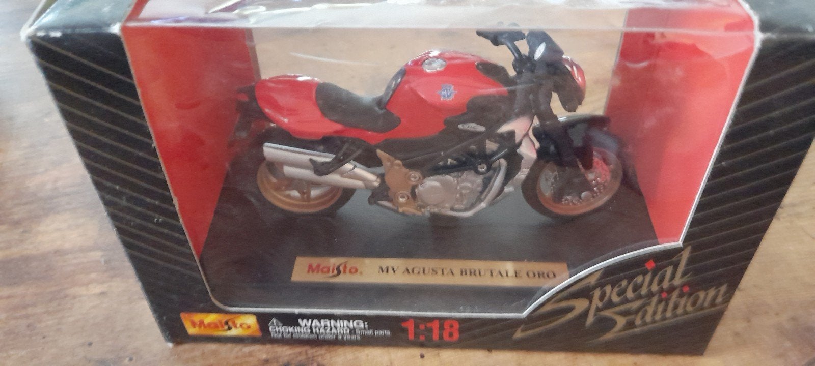 modéle rèduit moto MV Agusta Brutal ORo èchelle 1/18, Enlèvement ou Envoi, Maisto