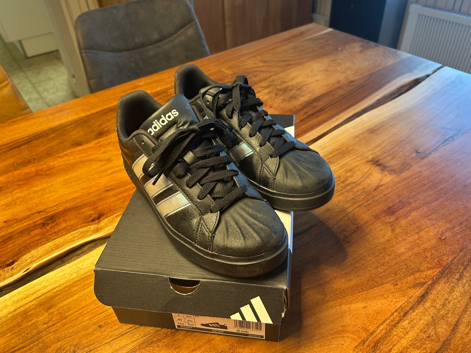 Adidas sneakers zwart/wit – maat 40, Zwart, Ophalen of Verzenden, Zo goed als nieuw, Sneakers