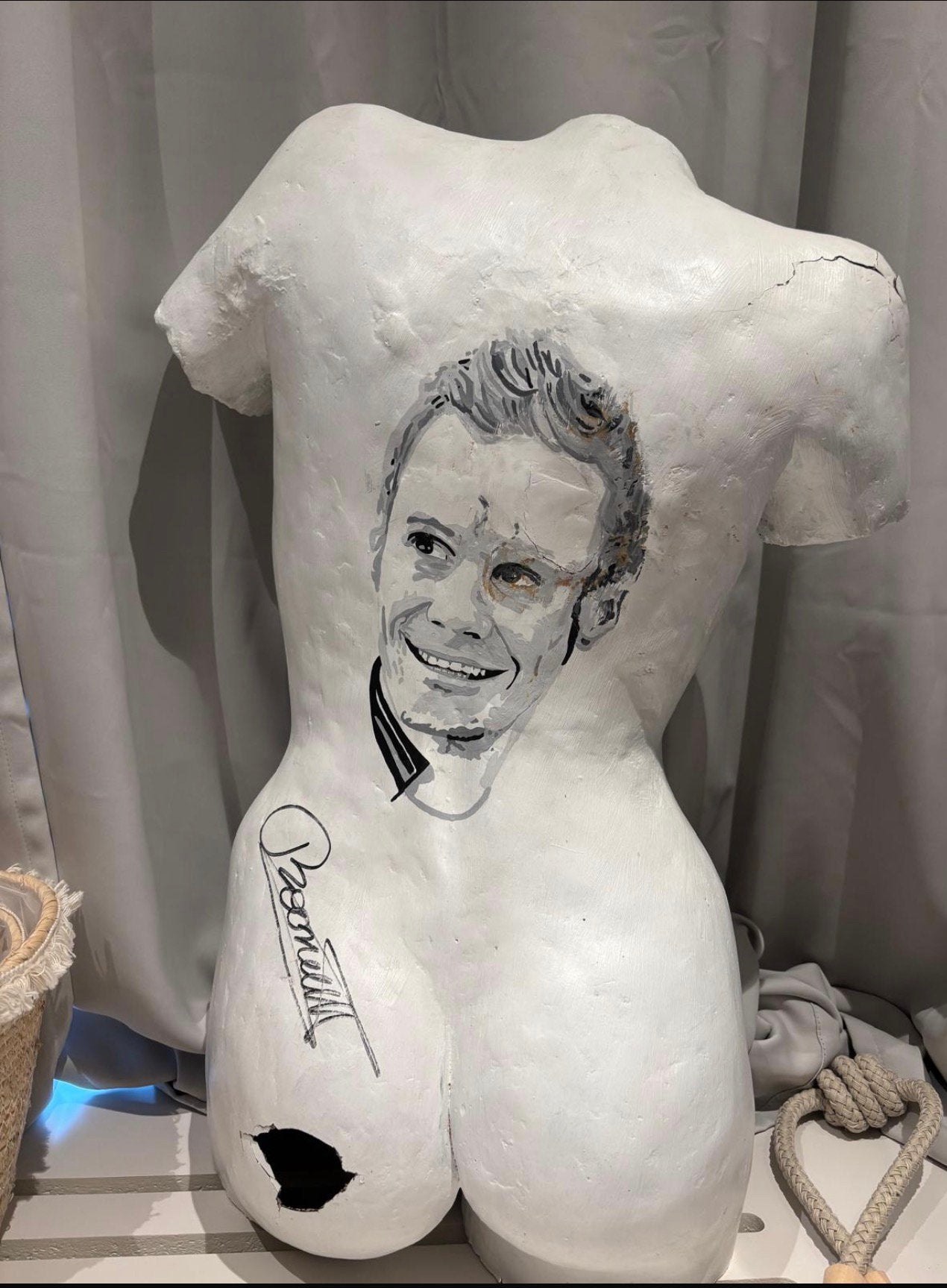 Buste / beeld Tom Boonen met portret en handtekening, Ophalen, Gips, Buste, Groep mensen
