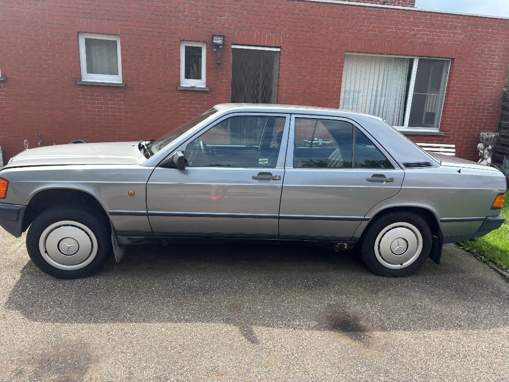 Mercedes 190 . 2.5, Auto's, Mercedes-Benz, Stof, Zwart, Te koop, Handgeschakeld