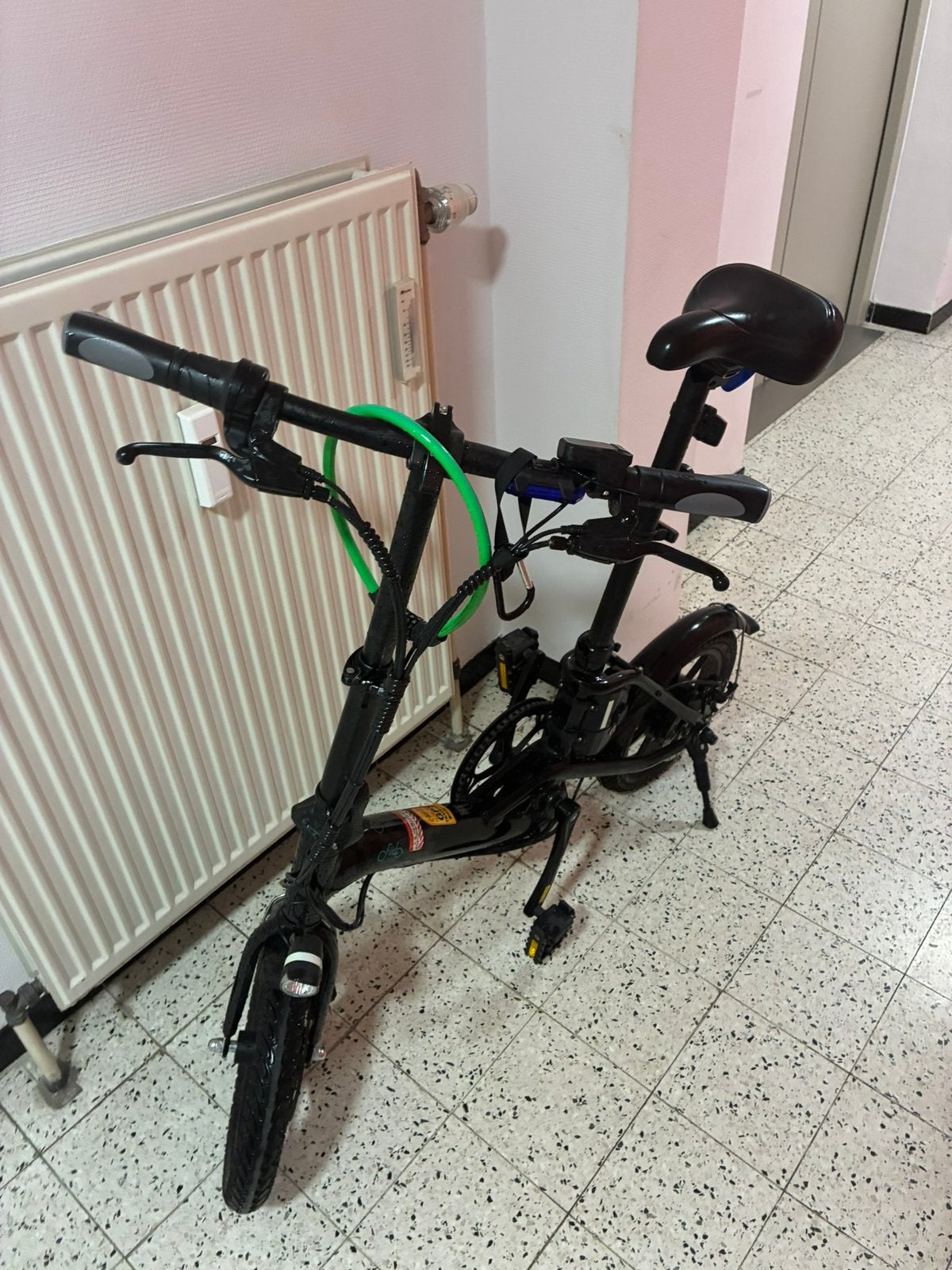 MINI VELO ELECTRIQUE PLIABLE ETAT NEUF GPS ALARME, Enlèvement, Comme neuf