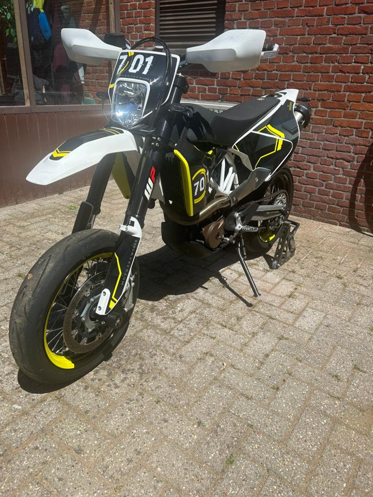 Husqvarna 701, Fietsen en Brommers, Ophalen, Zo goed als nieuw