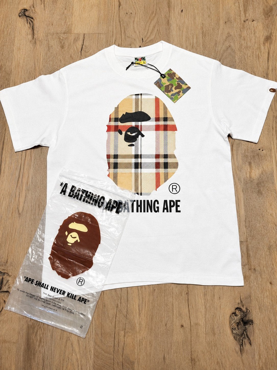 bape×burberry t-shirt, Maat 48/50 (M), Wit, Nieuw, Ophalen of Verzenden
