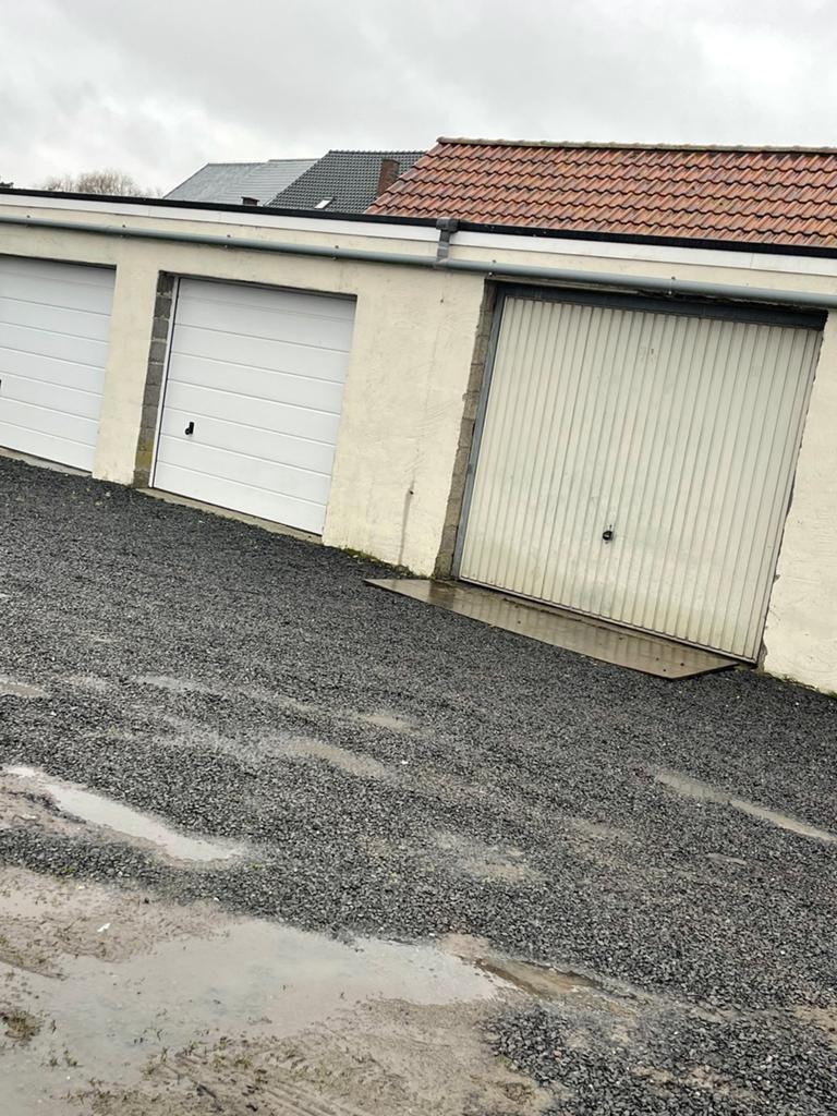 Garage à louer à Leuze en Hainaut, Immo