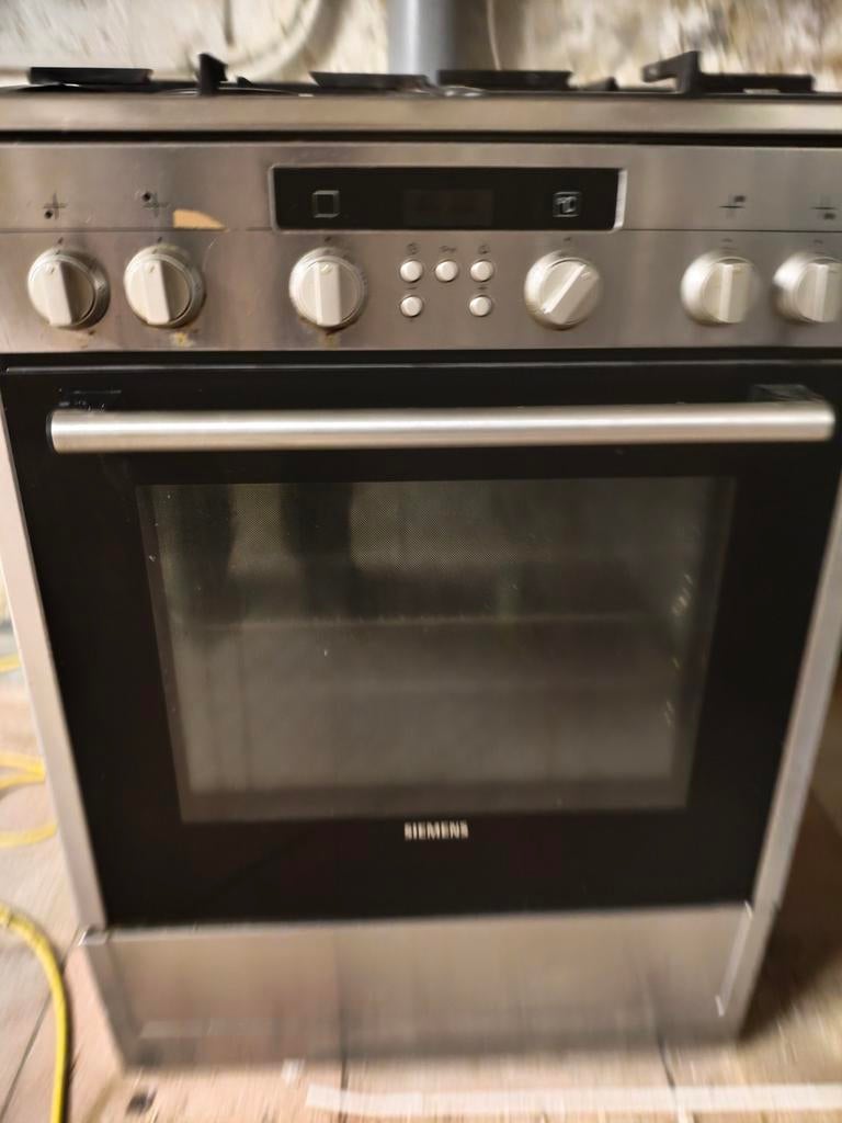 Siemens gasfornuis in goede staat 290€, Ophalen