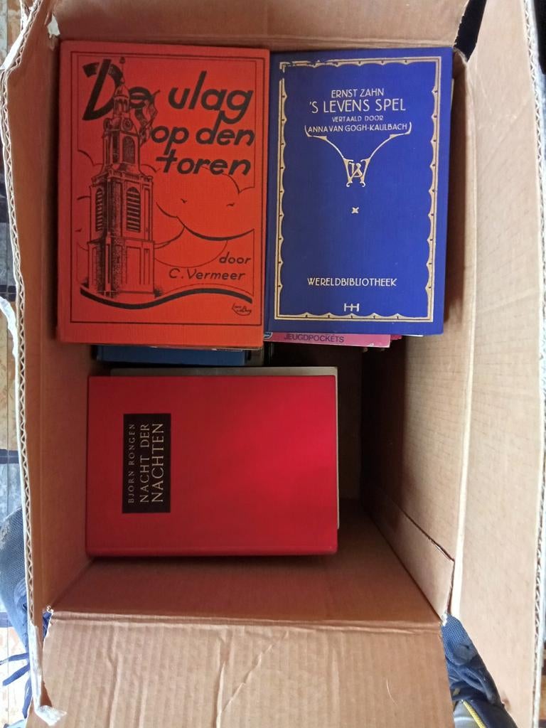 37 boeken, Antiek en Kunst, Ophalen of Verzenden