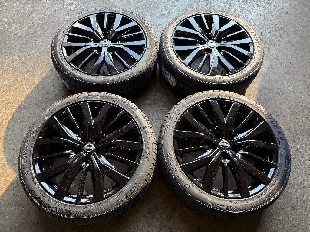 5x114,3 20 inch Nissan Qashqai J12 Velgen + Banden 235/45/20, Ophalen, Gebruikt, Nissan