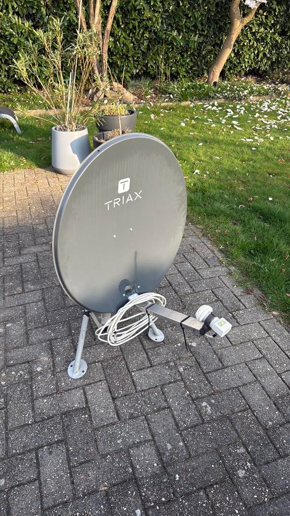 Schotelantenne voor camper of caravan, Ophalen, Gebruikt