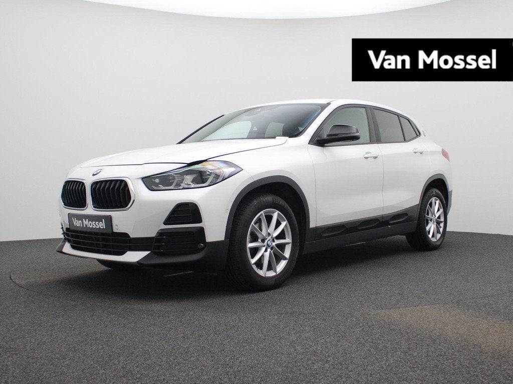 BMW X2 sDrive16dA 85kW DCT LED | NAVI | CARPLAY | CAMERA, Auto's, Gebruikt, Automatische klimaatregeling, 116 pk, Wit