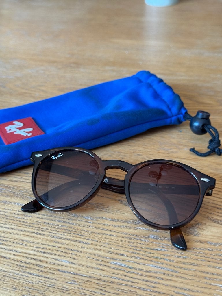 Kinderzonnebril Ray-Ban Junior (6-9 jaar), Enfants & Bébés, Accessoires de mode pour enfants, Ray-Ban, Enlèvement ou Envoi, Comme neuf