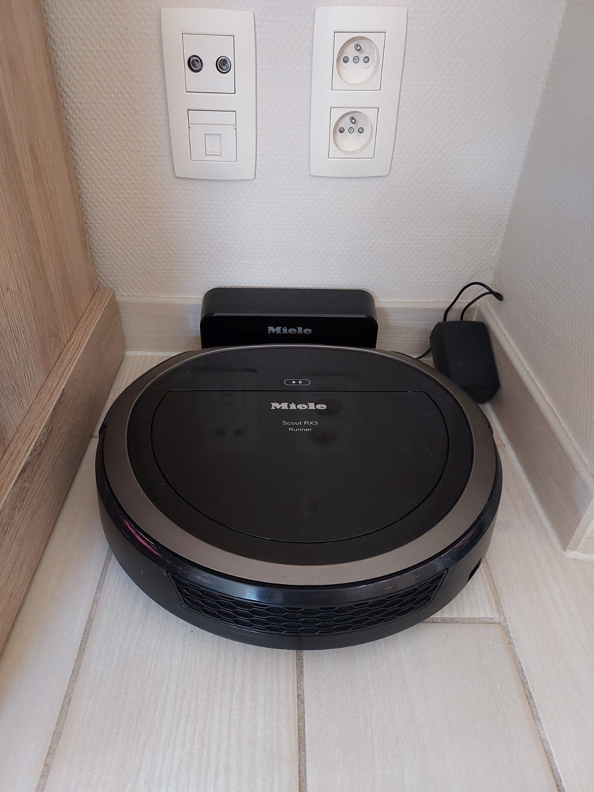 Miele Scout RX3 Runner, Ophalen of Verzenden, Zo goed als nieuw, Robotstofzuiger, Miele