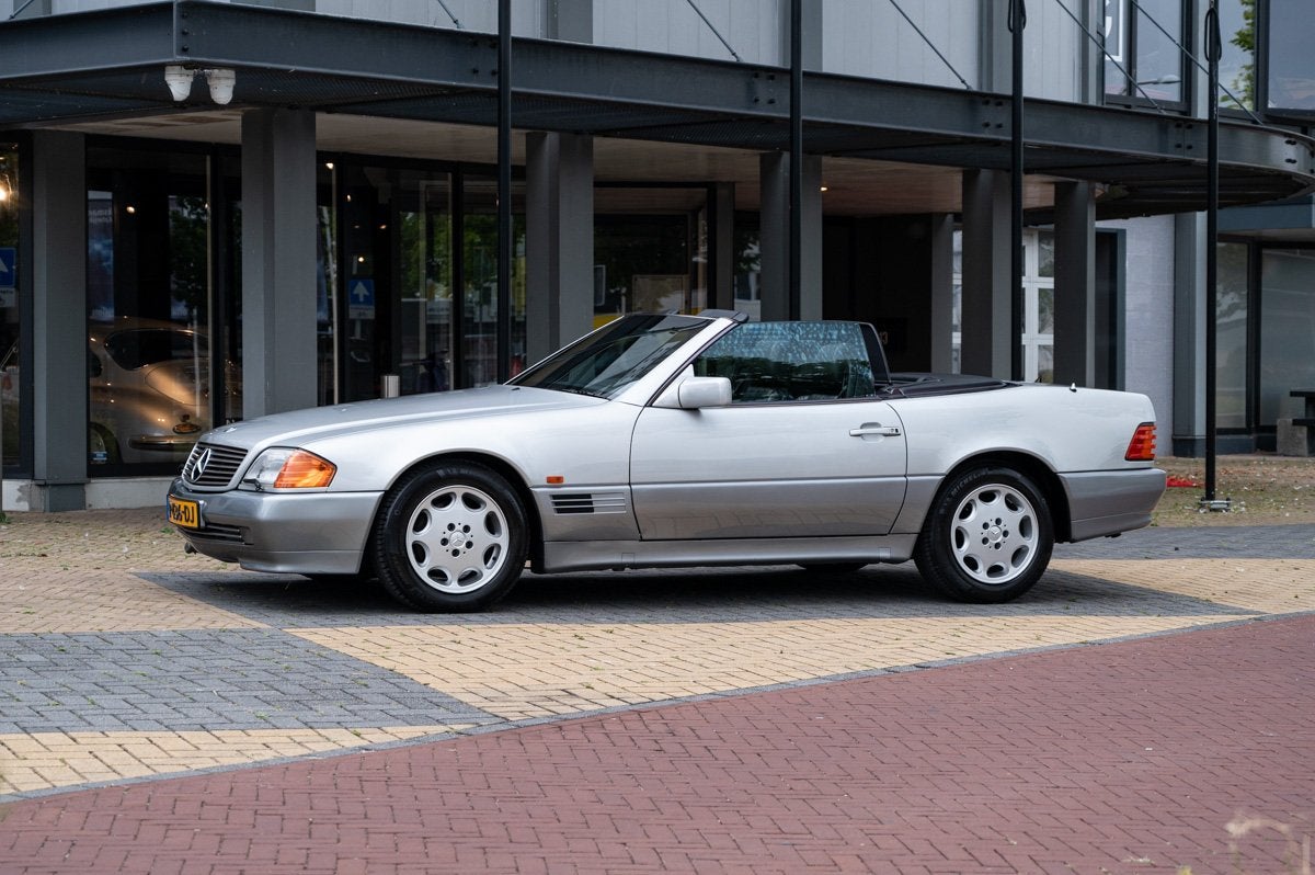 Mercedes-Benz SL-Klasse SL500 R129 V8 (automatique), Autos, Mercedes-Benz, SL, Intérieur cuir, Peinture métallisée, Toit ouvrant