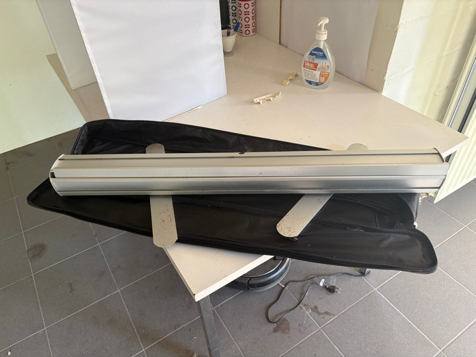 Nouvelles bannières à rouleaux en aluminium, Articles professionnels, Enlèvement