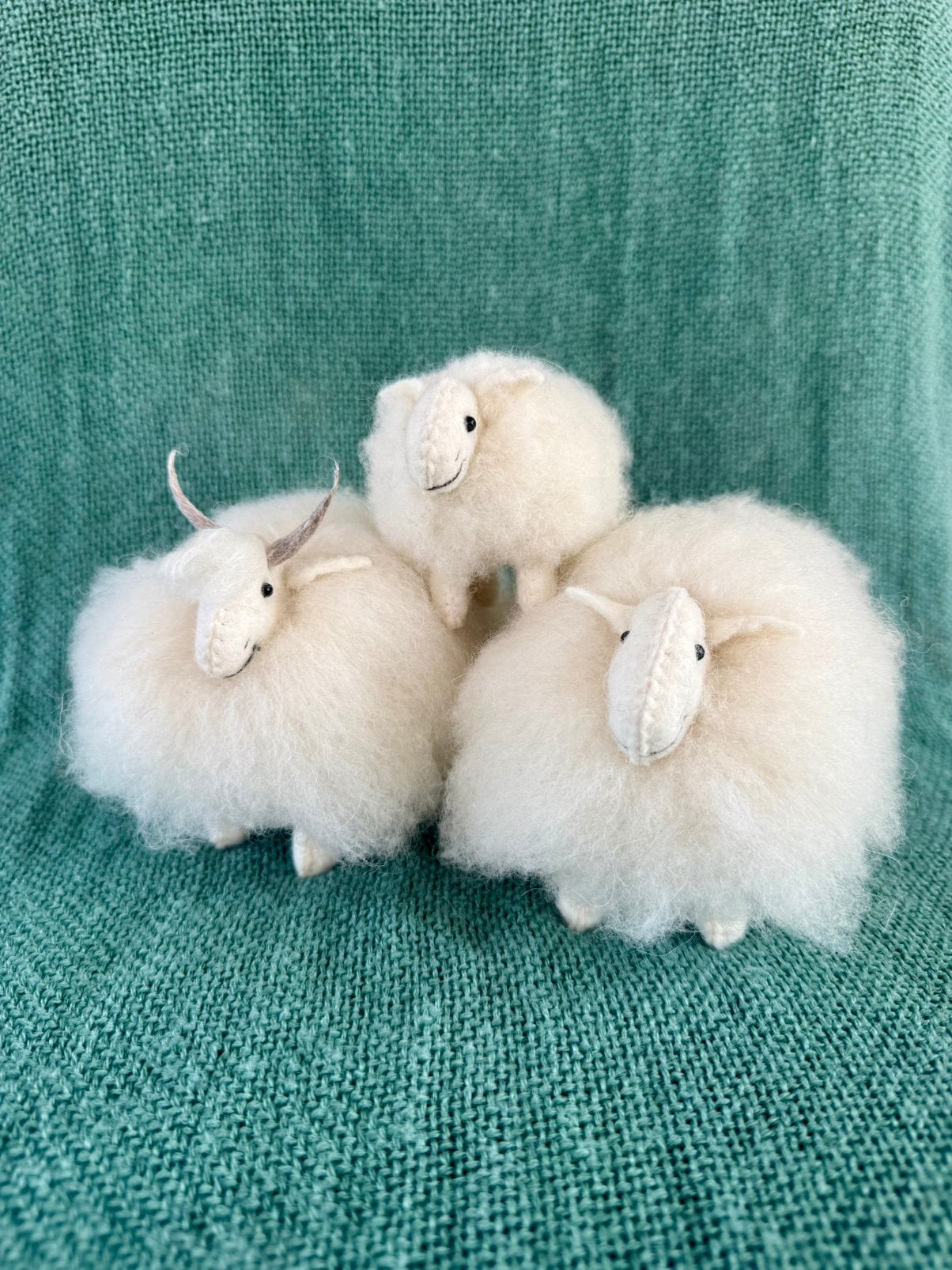 Set pour moutons, Bijoux, Sacs & Beauté, Broches, Comme neuf, Autres matériaux, 10 cm ou plus, Enlèvement ou Envoi