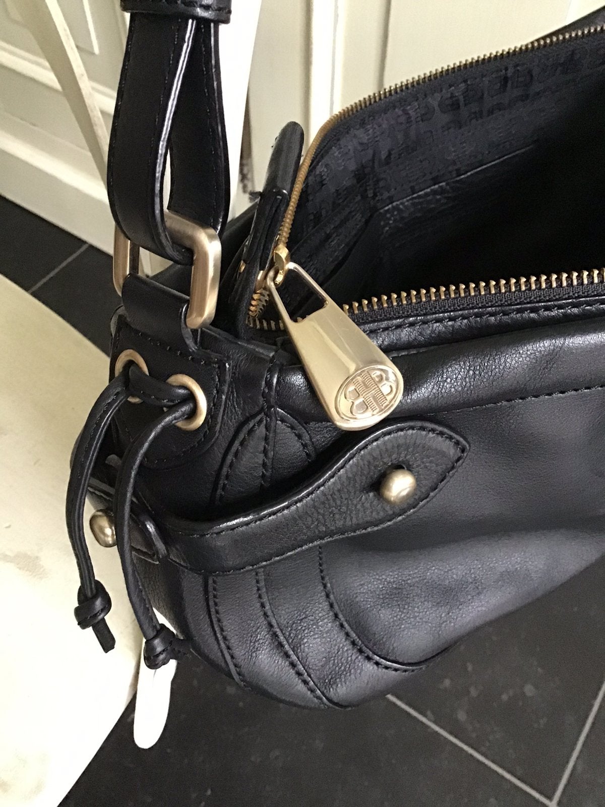 Handtas leder HUGO BOSS, Ophalen, Zo goed als nieuw, Handtas