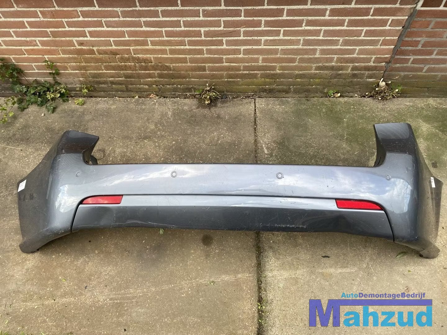 SAAB 9-3 MK2 2 Grijs achterbumper 2002-2015, Utilisé, Saab Automobile AB (defunct), Arrière, Saabvagen 1
461 80  Trollhattan, SE