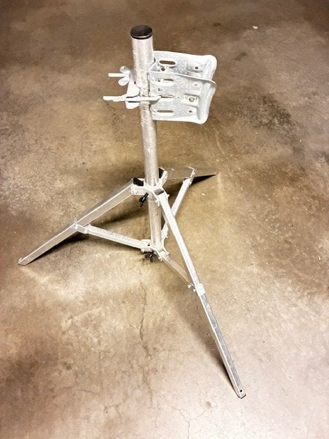 Opvouwbare standaard met Triax satellietschotel, Gebruikt, (Schotel)antenne-accessoires, Ophalen, Overige merken