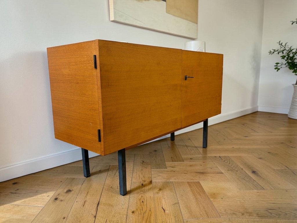 armoire en bois vintage/commode/meuble TV sur cadre noir, Enlèvement