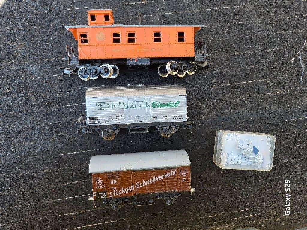 LOT DE 3 WAGONS FLEISCHMANN+PUPITR, Wisselstroom, Fleischmann, Wagon, Ophalen of Verzenden
