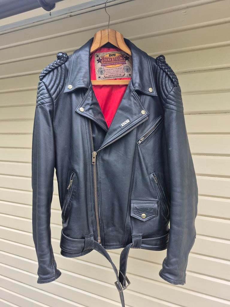 Lederen retro motorjas, Motoren, Ophalen