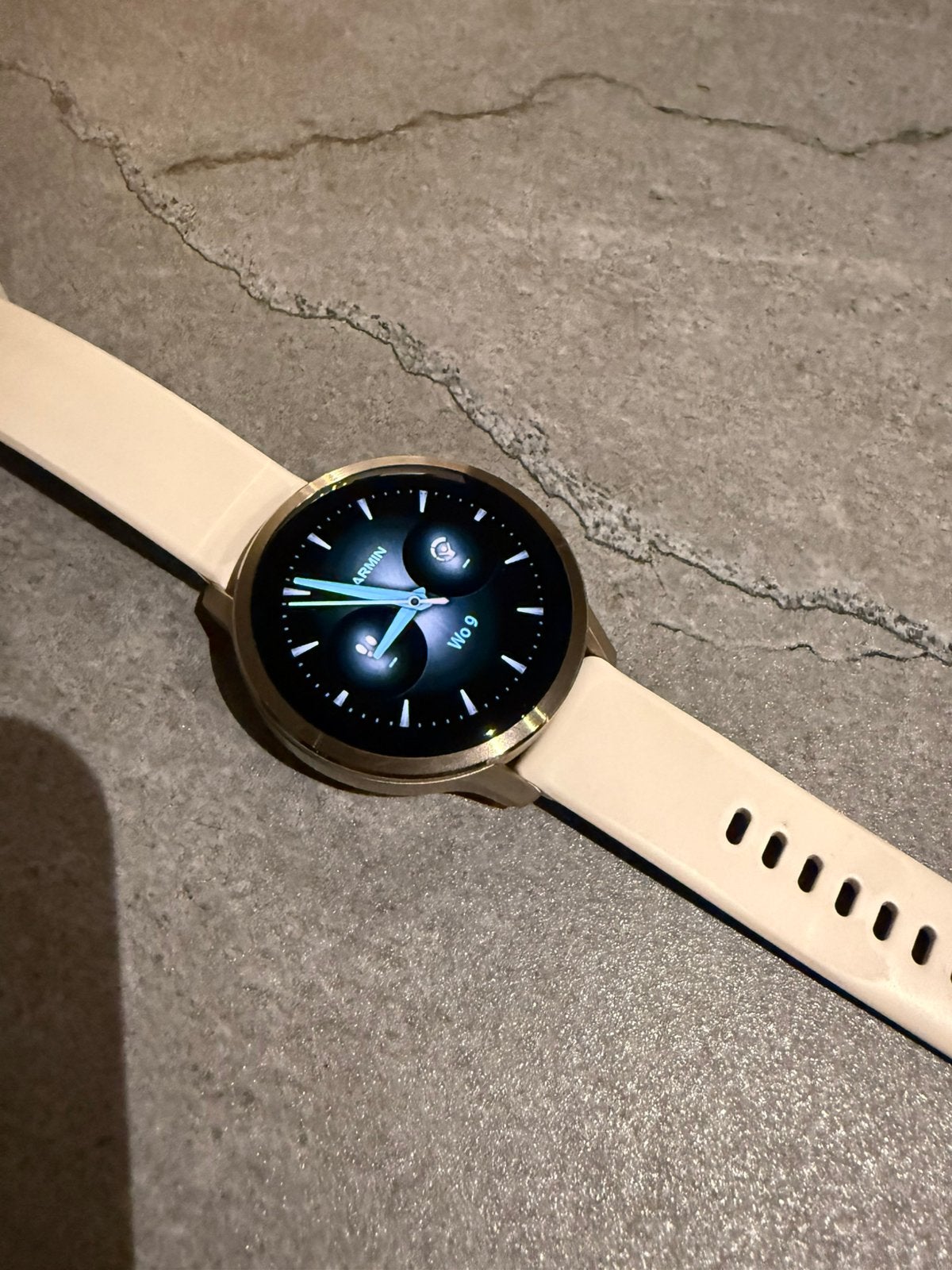 Garmin Venu 4 goud 41mm, Bijoux, Sacs & Beauté, Enlèvement, Comme neuf, Or