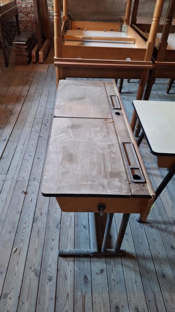 Schoolbank, Enlèvement