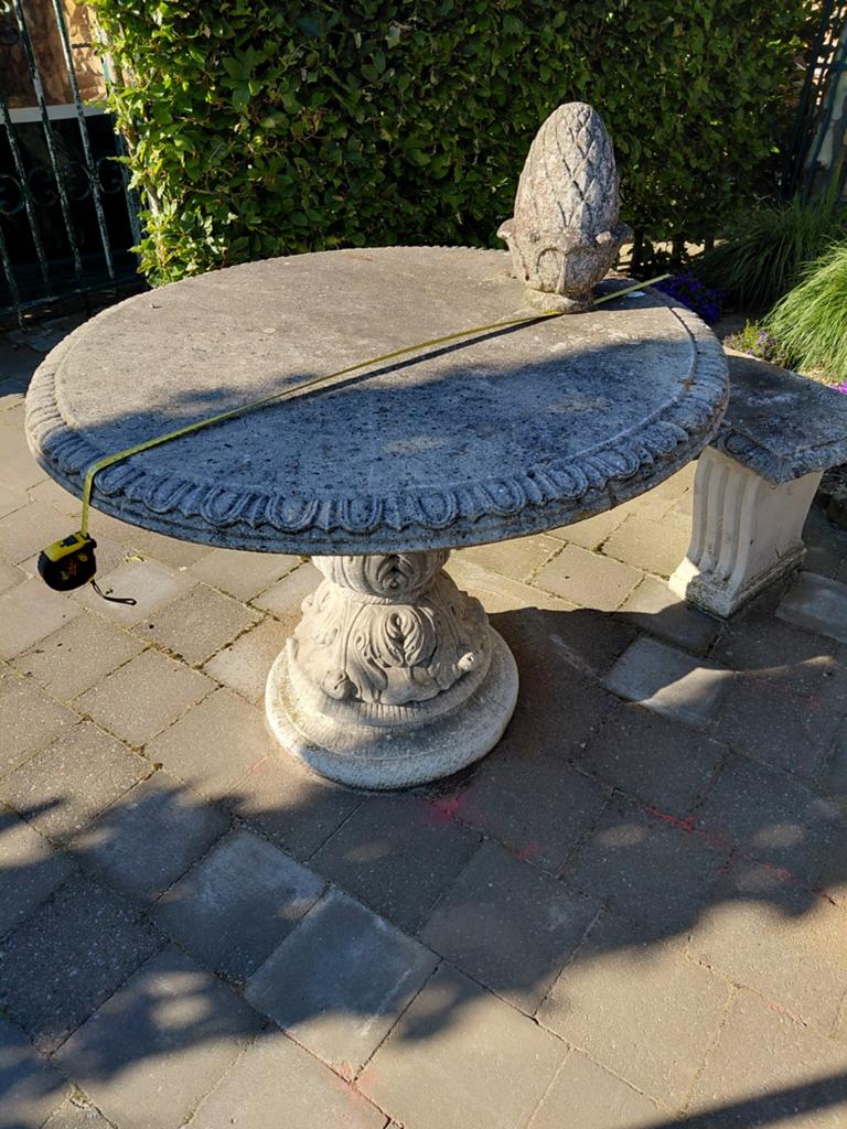 Te koop tuintafel plus bankje beton, Ophalen