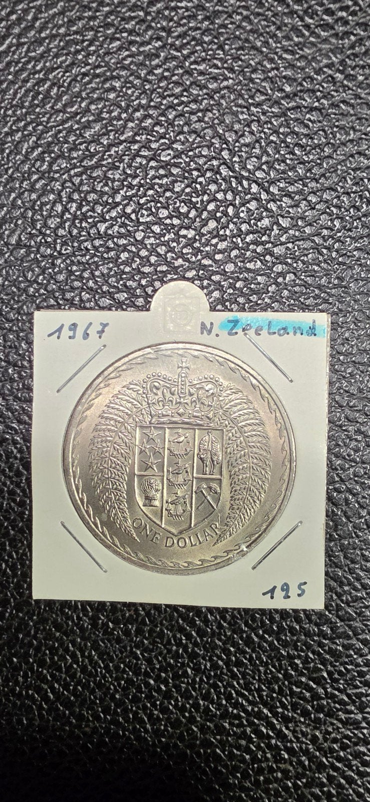New-zeeland one dollar 1967 wapenschild, Postzegels en Munten, Ophalen of Verzenden