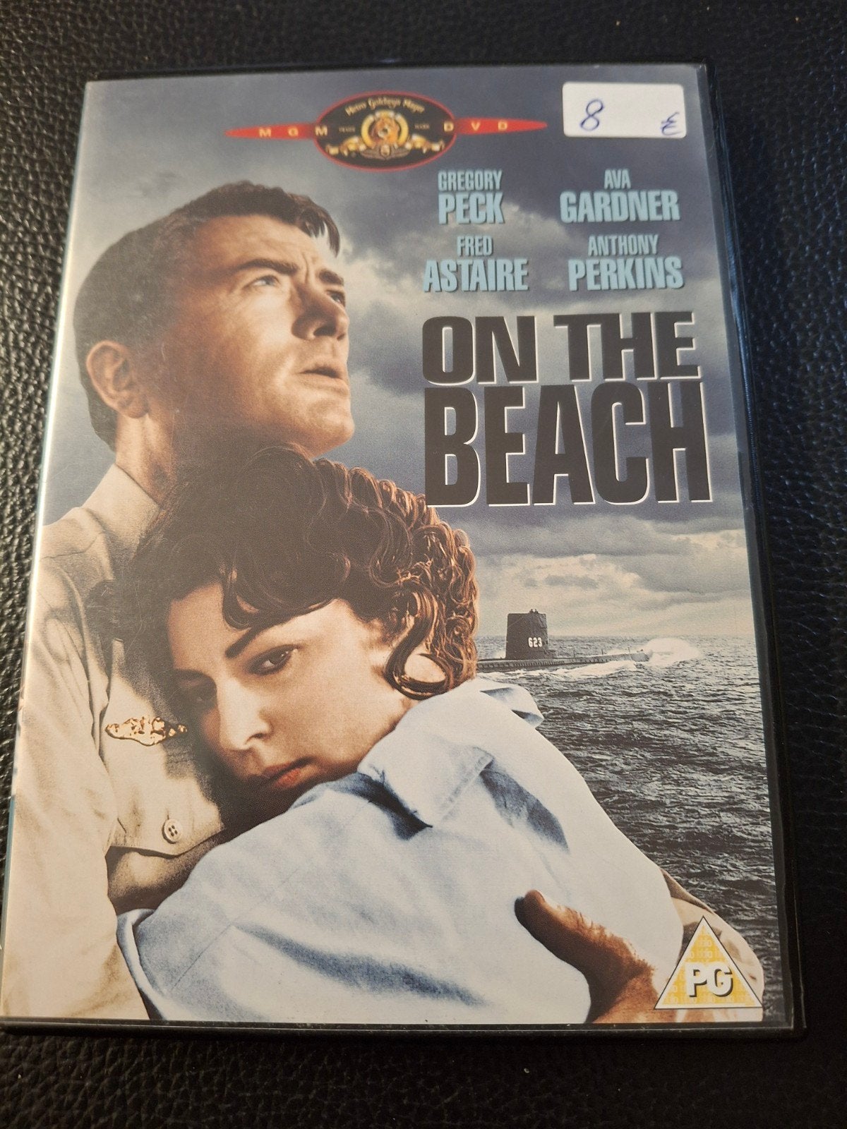 On the beach, Ophalen of Verzenden
