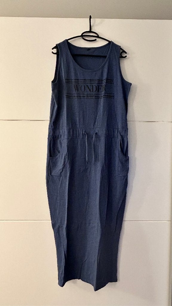 Lange blauwe jurk met tekst, Blauw, Maat 42/44 (L), Ophalen of Verzenden, Zo goed als nieuw