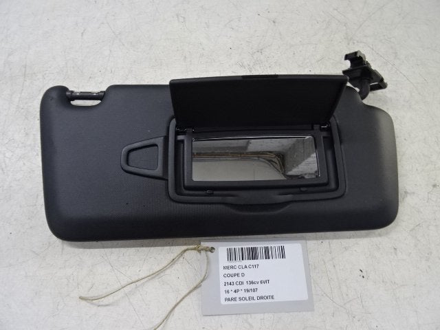 ZONNEKLEP RECHTS Mercedes-Benz CLA (117.3) (01-2013/03-2019), Gebruikt, Mercedes-Benz, Mevr. I. Hauben, Rue de l'Espoir 34 34
4030  GRIVEGNÉE, BE