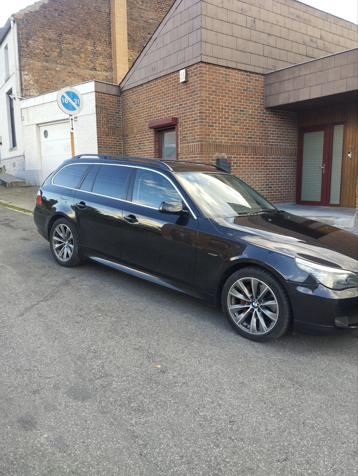 BMW 525i E61 Phase 2, Autos, Cuir, 2500 cm³, Noir, 6 cylindres