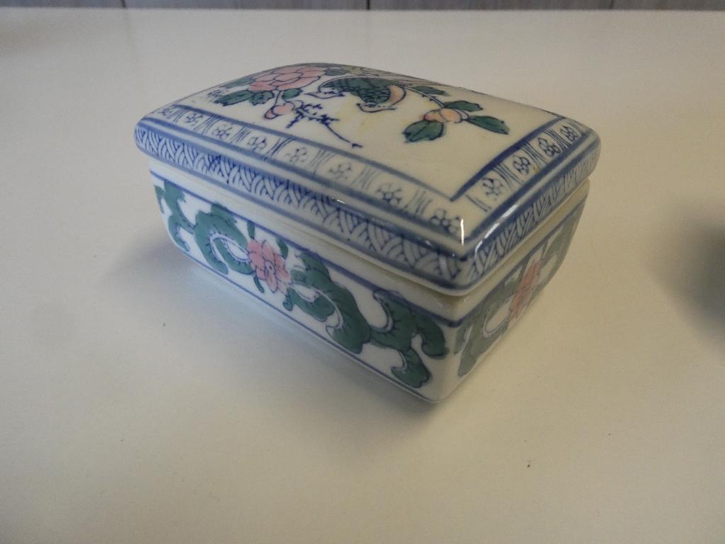 Leuke Chinese porseleinen doosjes, Overige kleuren, Aardewerk of Porselein, Ophalen of Verzenden, Zo goed als nieuw
