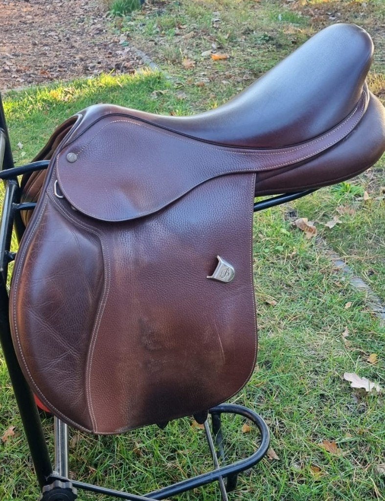 Bates Springzadel, Dieren en Toebehoren, Ophalen, L (17.5 inch), Gebruikt, Inclusief zadelhoes