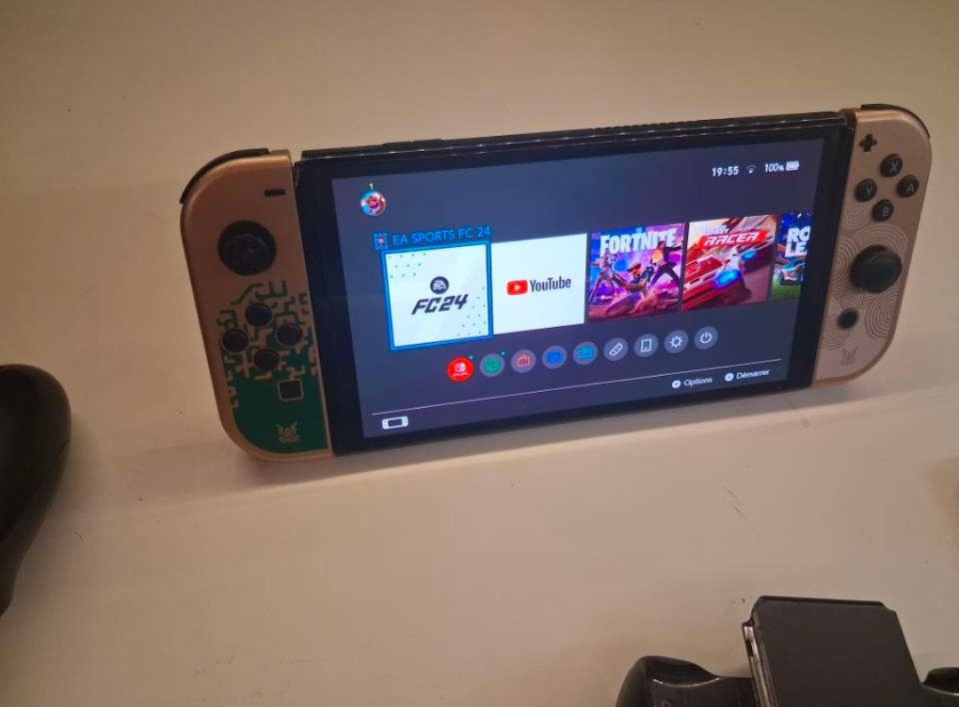 Nintendo Oled (Zelda) + Fc24, Games en Spelcomputers, Spelcomputers | Overige, Ophalen, Nintendo, Zo goed als nieuw