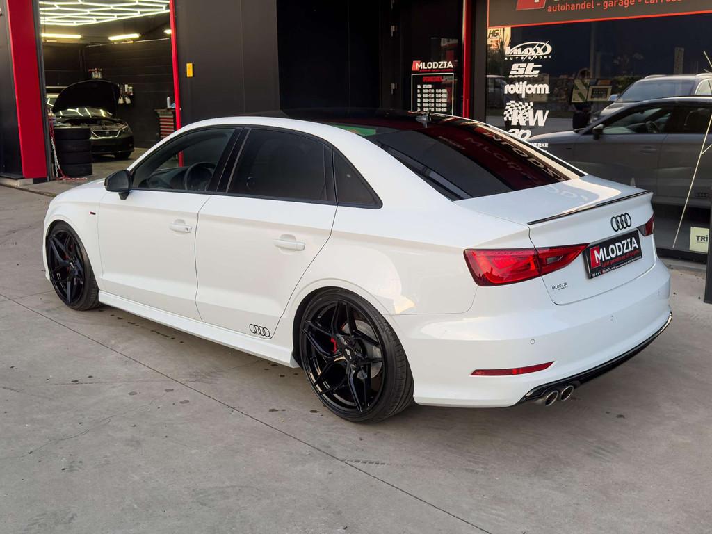 Audi A3 limo Sline S3 look TUNED Vmaxx + breedset 19" JR35, Autos, Audi, 1395 cm³, Achat, Entreprise, Alcantara